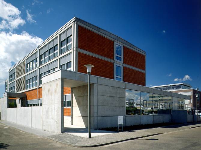 Bürogebäude Telekom Hanau Südfassade Zugang