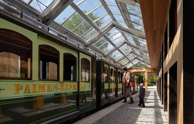 Palmengarten Train Station Palmen-Express Frankfurt Station Concurse Platform Glas Ceiling