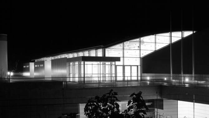 Turnhalle August-Jaspert-Schule Frankfurt Ansicht Nacht