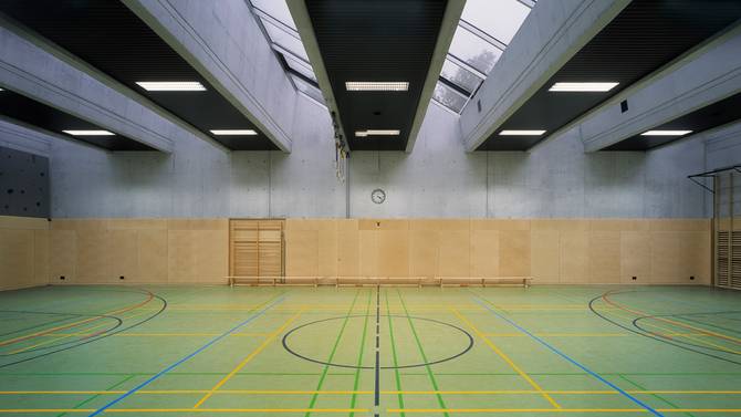 Turnhalle Heinrich-von-Gagern Gymnasium Frankfurt Belichtung Sheddächer